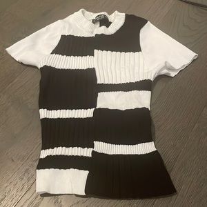 Central Park NY small knit cap sleeve black white square top